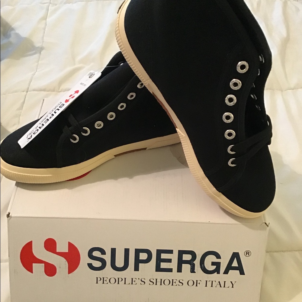 NWT Canvas ladies high top casual sneakers